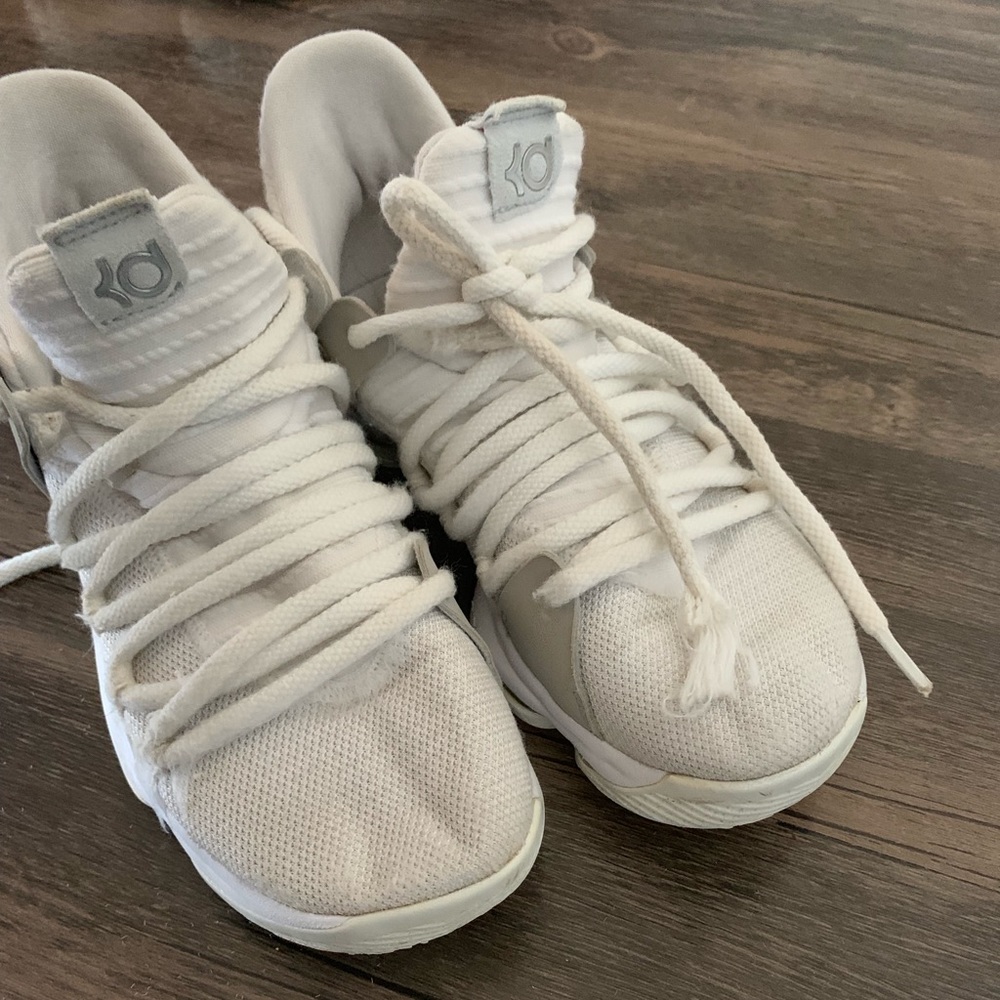 White Nike Zoom Shoes